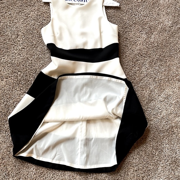 Ann Taylor dress. Size 2 - Picture 4 of 4